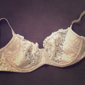Victoria Secret Unlined Demi Size 36DD. White Lace